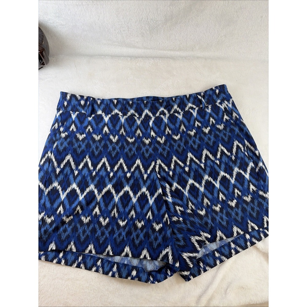 SPANX Sunshine Shorts Size XL Blue White Ikat Chevron Pull On Stretch Flat Front